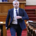 „Възраждане“ под лупа: съдът стопира онлайн атаките срещу Соломон Паси